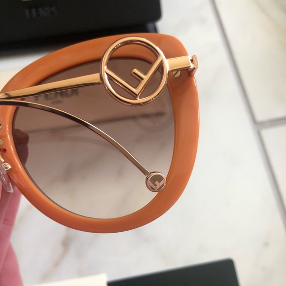 🔥NEW SHOW STOPPER FENDI SUNGLASSES 🔥 - Picture 15 of 16